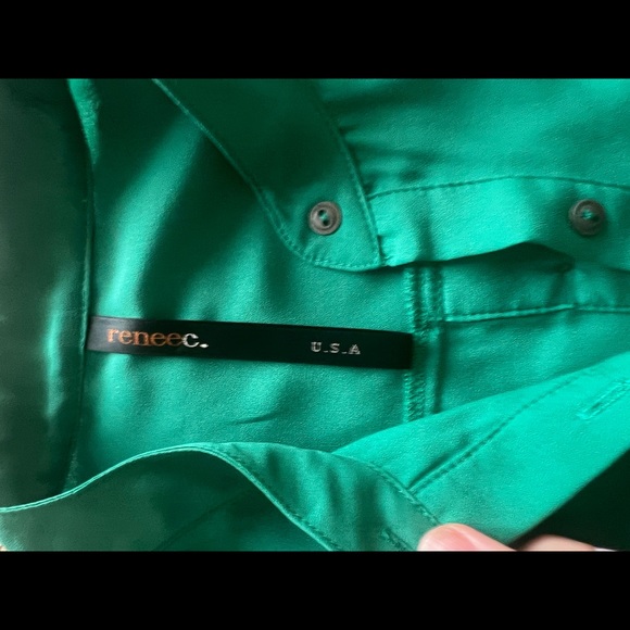 Flowy button down blouse with bottom tie! - Picture 6 of 6